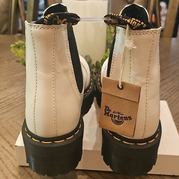 White Dr. Martens 2976 Quad Chelsea Boot Size 7 NWT AirWair - Picture 9 of 13